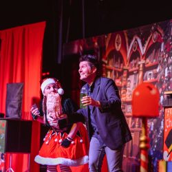 Spectacle de magie avec plusieurs artistes